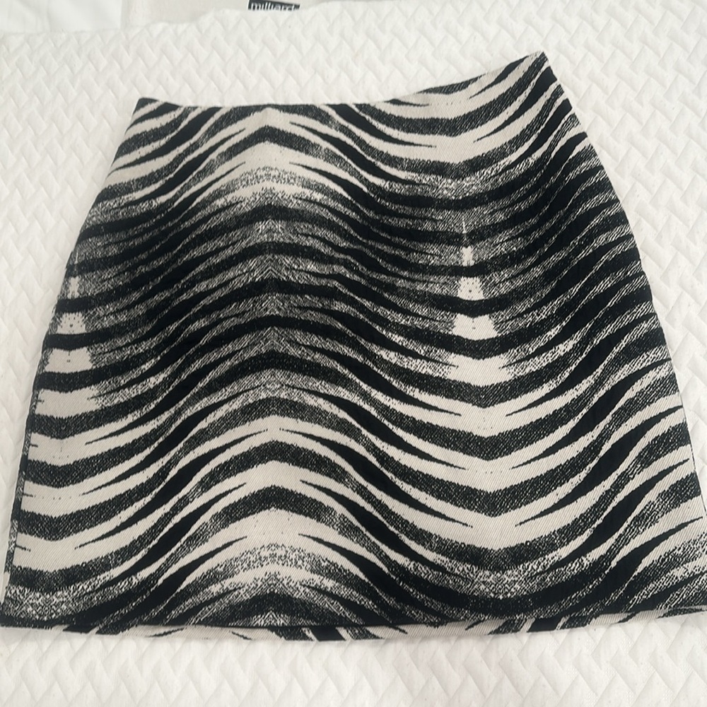 Banana republic skirt zebra print black and white pencil mini skirt cute size 6